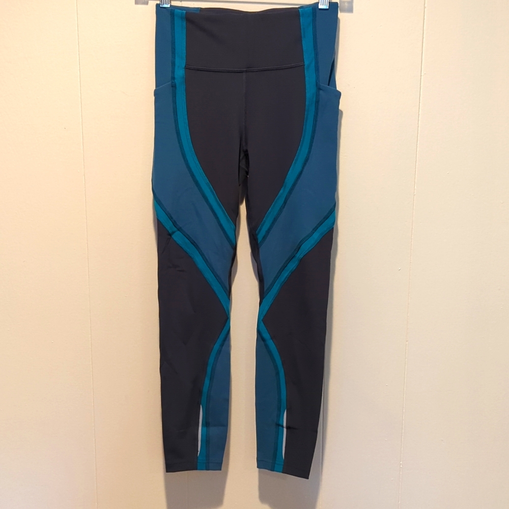 **Like New** Lululemon leggings in assorted blues 4